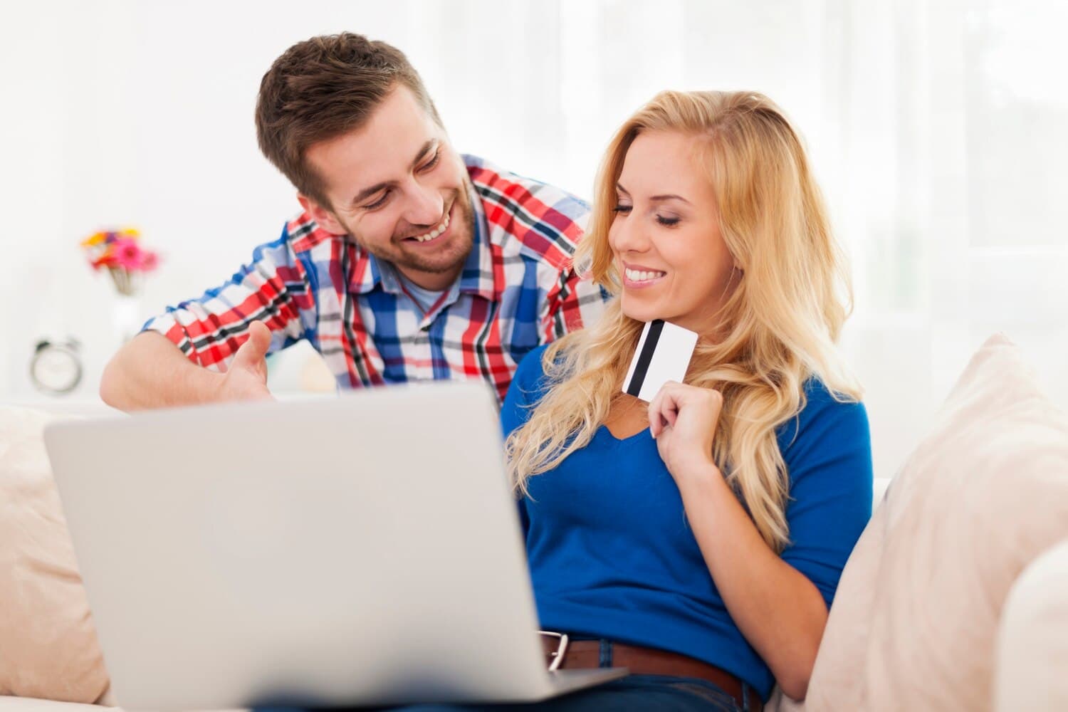 Chase Sapphire vs. Amex Gold: Best First Credit Card for High-Earning Immigrants