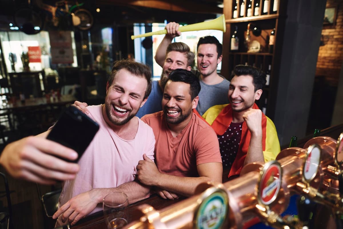 The Expat's Guide to UK Pub Culture and Etiquette