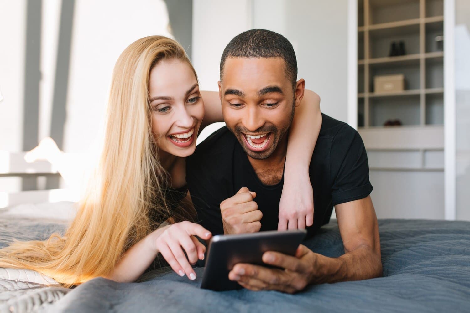 Managing Long-Distance Relationships: New Tech for Emotional Sync