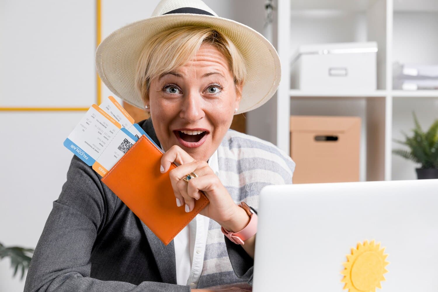 Best Virtual Mailboxes for Expats: Anytime Mailbox vs. PostScan Mail